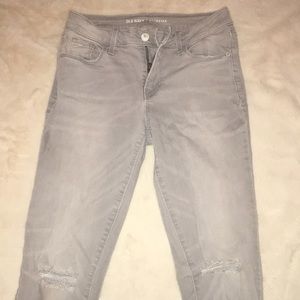 Beautiful Light Wash Gray Distressed Skinny Jeans!